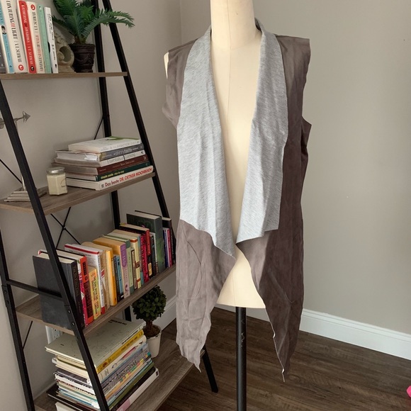 Leather-like Sleeveless layer - Picture 2 of 8